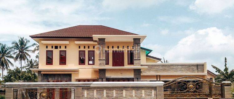 Rumah cantik di Jl. Kayu Manis 2 Lantai SHM Bagus Selatan 1