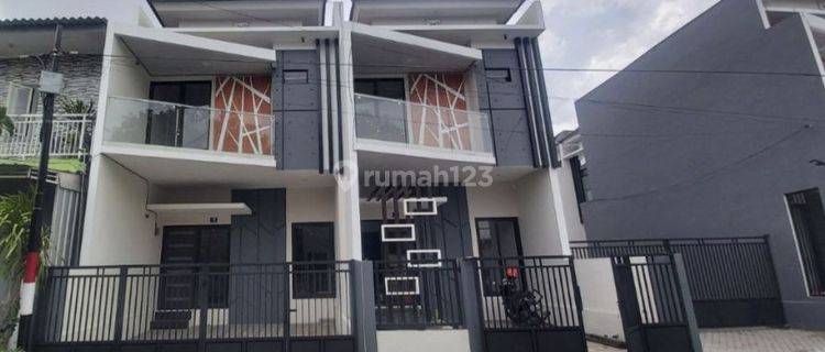 Rumah Ready 2lantai Dekat Kampus PETRA Surabaya Di HKS Kutisari 1