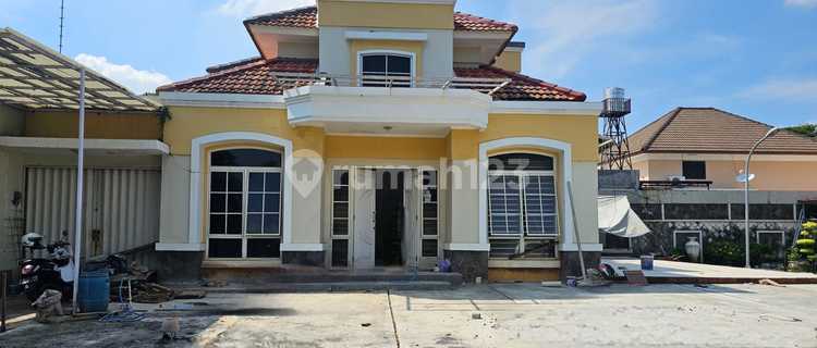 Rumah 4 Kamar Graha Padma Semarang Siap Huni Parkir Luas 1