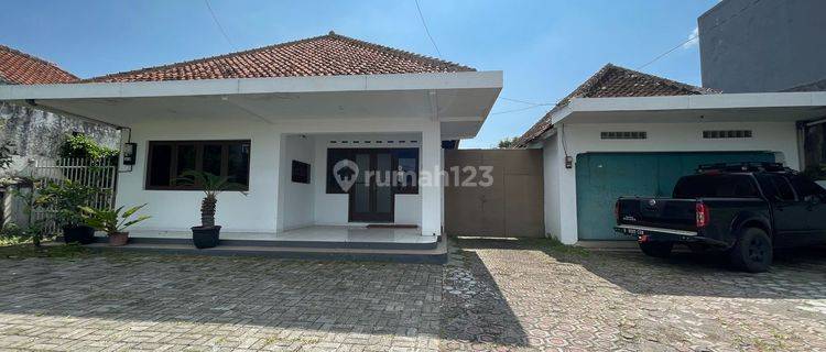 Rumah Bagus Unfurnished SHM di Garut, Garut 1