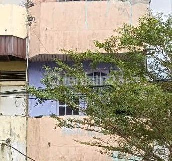 Ready to Occupy Shop House, Strategic Location in the City Center, Suitable for Business 1