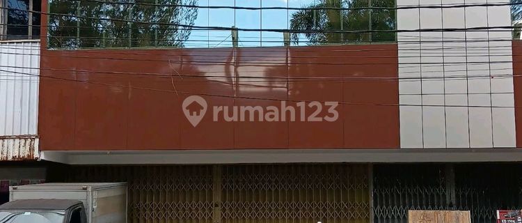 Ready-to-Occupy Shop House in a Very Strategic Location for Various Businesses. 1