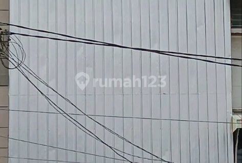 Ready-to-Occupy Shop House in a Strategic Location Suitable for Various Businesses 1