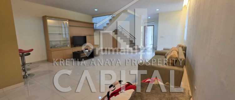 Rumah Ciamik Fully Furnished Siap Kamu Sewa di Setraduta Dengan Row Jalan Lebar Akses Dekat Tol Pasteur 1