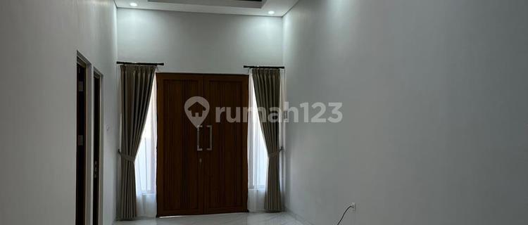 A nice house has been completely renovated in West Semarang. 1