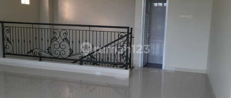 New 2-story shophouse in the city center of Kudus 1