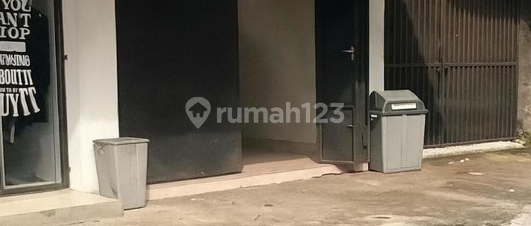 Affordable stall for rent in the center of Salatiga city 1