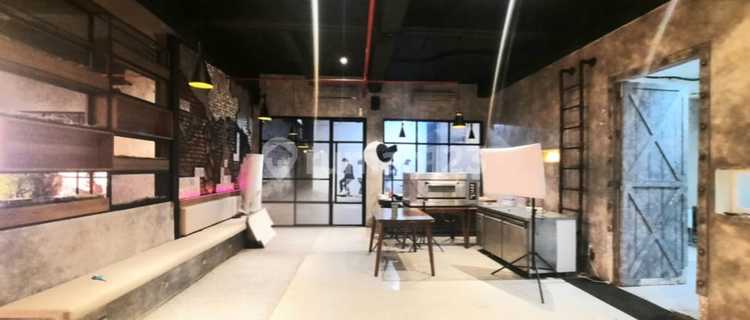 Commercial Space for Sale Including Contents on Ngaliyan Main Road, Semarang 1