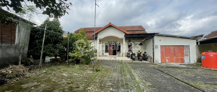 Rumah ada kamar untuk kost2an yang masih aktif dan ada bangunan untuk warung/usaha di Ungaran Barat 1