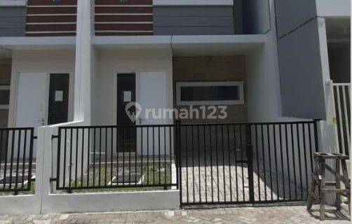 Rumah baru 2 lantai siap huni, dekat raya kedung cowek 1