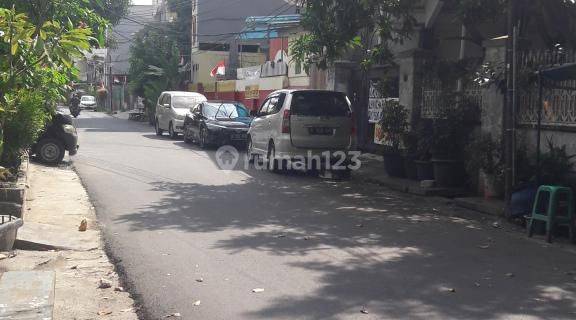 Pasar Baru, Krekot Bunder, Dekat Daerah Usaha 1