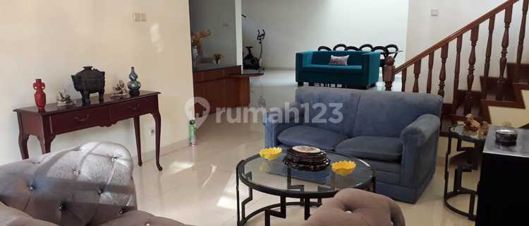Rumah Dekat Bakti Mulia, Dekat Taman , 2 Lantai , Pojok 1