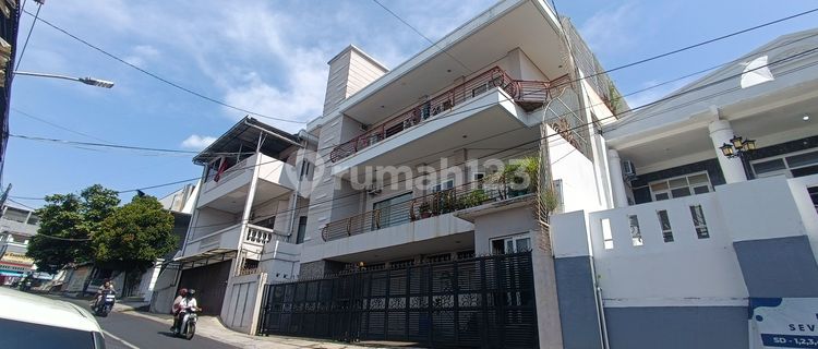 Rumah 3 Lantai Pinggir Jalan Raya Tegalsari Candisari, Ada Lift 1