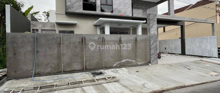 Rumah Proses Finishing Pinggir Jalan Aspal Dekat Jogjabay Maguwoharjo Sleman 1