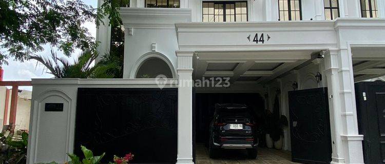 Rumah Semi Furnish Dengan Kolam Renang Pribadi Dalam Ringroad Di Banyuraden Gamping Sleman Dekat New Al Azhar 1