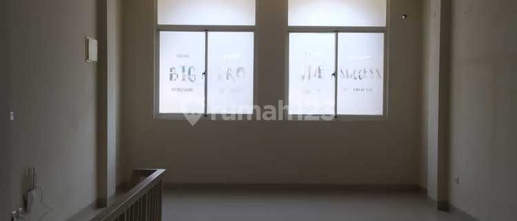 2.5-Story Shophouse in South Bekasi. Location at Grand Galaxy Park. 1