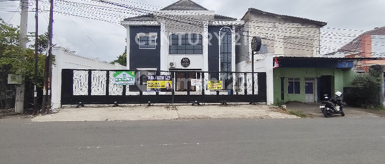 Beautiful Shop House Former Beauty Clinic, Main Road Sindang-Lemahabang 1