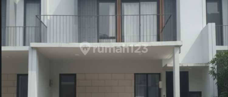 Rumah 3 Lantai Wisteria Metland Ujung Menteng - Cozy Attic, Semi Furnish, Carport 2 Mobil 1