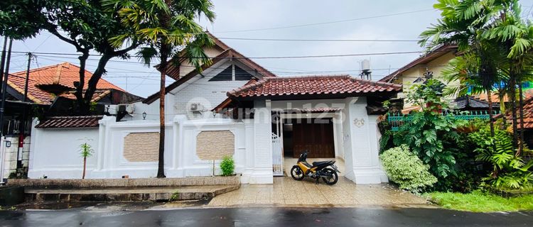 RUMAH DI GATSU DENGAN GERBANG MEKANIK 1