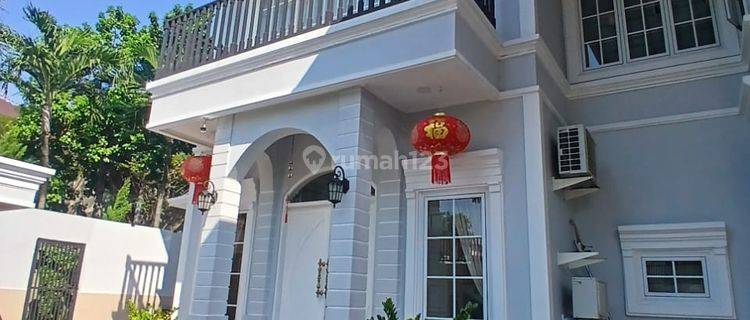  Dijual Rumah Cantik Hoek di Taman Grisenda, Pik, Jakarta Utara 1