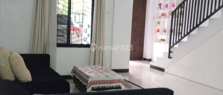 Rumah 2.5 Lantai DiJalan Lele, Rawamangun -  Jakarta Timur  1