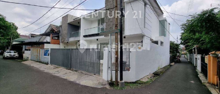 Beautiful House for Rent in East Tebet Near Eco Park 1