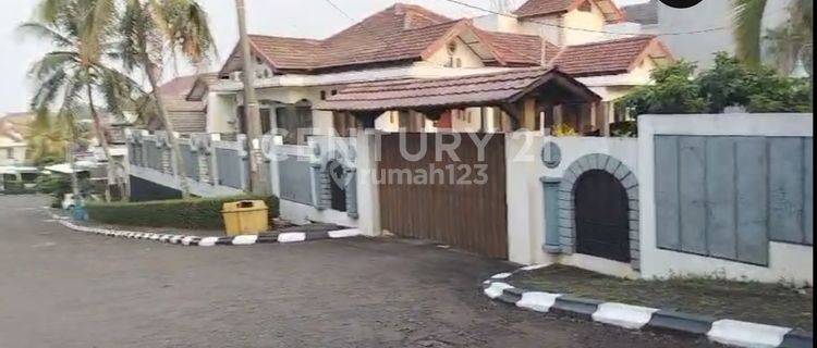 RUMAH SUDUT DALAM KOMPLEK ELIT DEPOK LUAS TANAH REAL 1099 METER 1