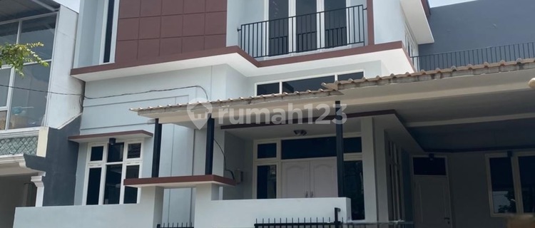 For Sale Modern 2-Story House Near Raya Suhat Umm, Polinema & Ub in Tunggulwulung, Malang City 1