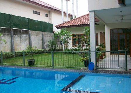 Rumah Lama Siap Huni , Terang Dan Kamar Besar 1