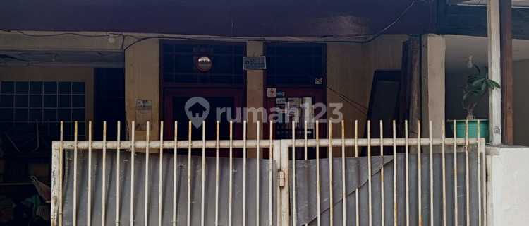 Dijual Cepat Rumah Tua, Tanjung Duren Selatan, Jakarta Barat 1