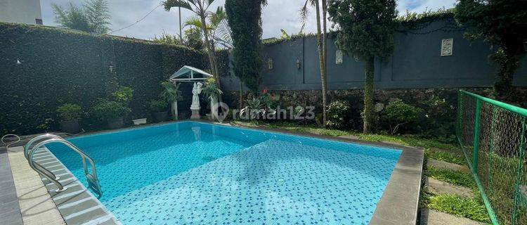 Dijual Villa Lembang Bandung With Swimming Pool 1