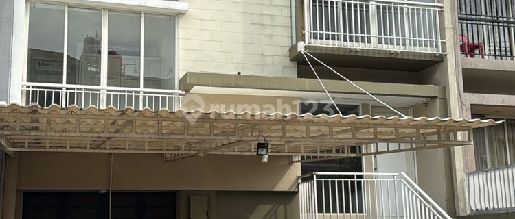 Jual Rumah Pik 1 Cluster Layar Permai Full Renovasi Uk 8X15 3 Lantai SHM Termurah 1