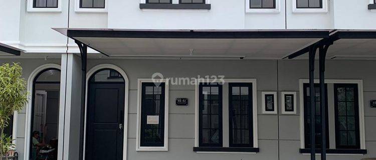 Rumah 2 Lantai Premium Strategis Dan Bernilai Investasi Tinggi Di Surabaya Barat Full Furnished 1