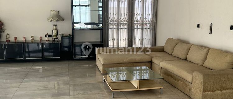 House suitable for office on Ahmad Yani Street. 1