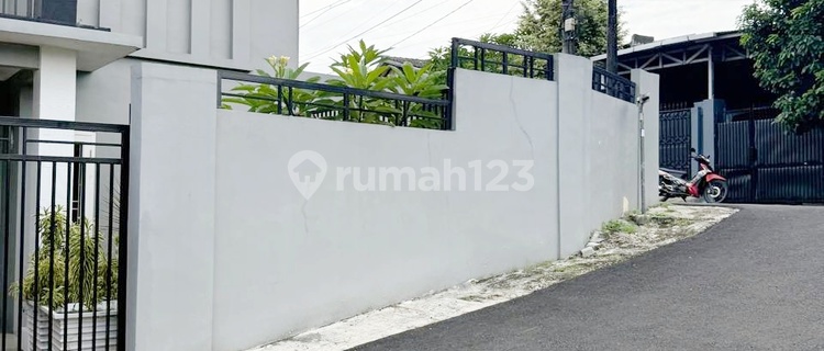 For Sale 2-Story Hook House in Pertamina Complex, Natural Gas, Near Cimanggis Toll Road Depok 1