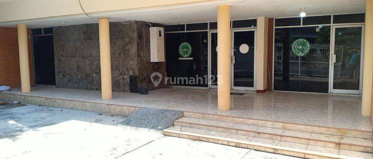 Bangunan Sewa Cocok Untuk Tempat Usaha di Kramat, Jakarta Pusat 1