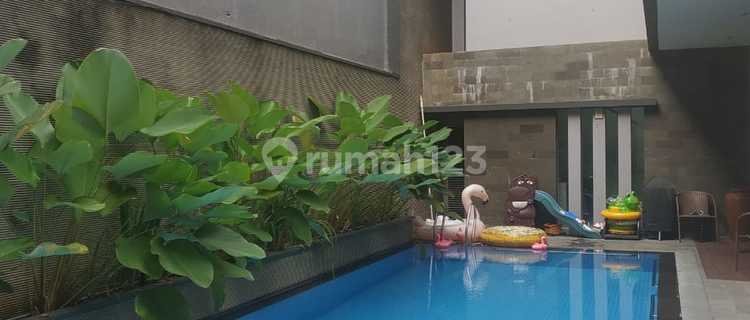 Luxury House in Tanjung Duren. Has a Swimming Pool. Negotiable. 1