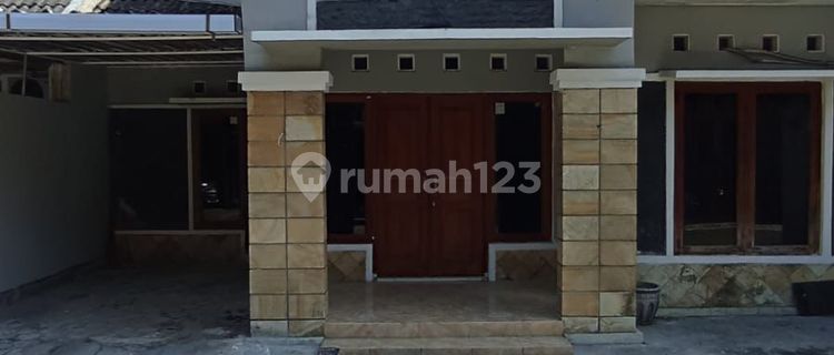 House for rent, 3 bedrooms in a complex on Jl. Godean km 4.5 inside the ringroad. 1