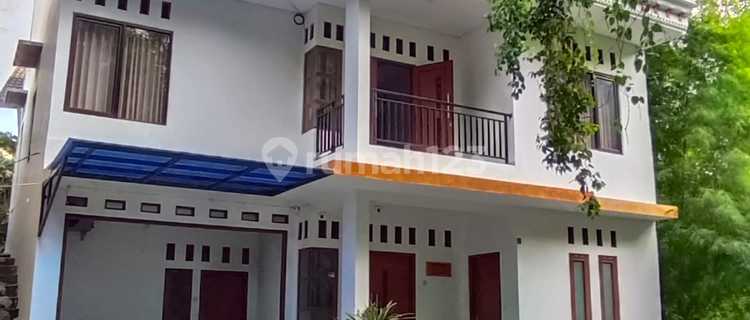2-Story House with 5 Bedrooms on Jl Kaliurang KM 9 + Rooftop Area Spacious Parking 1