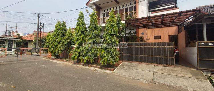 Rumah Hoek di Komplek Larangan Indah Ciledug Tangerang 1