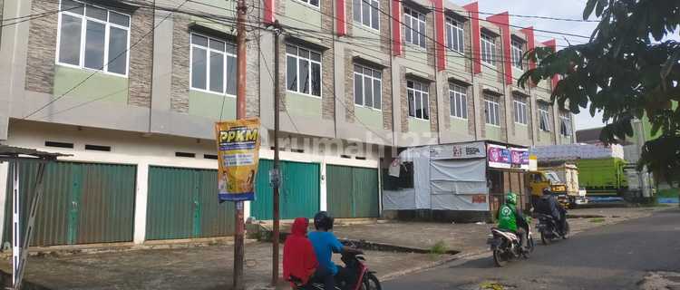 2.5-Story Shop House, Strategic Location, Affordable Price, Suitable for Business 1
