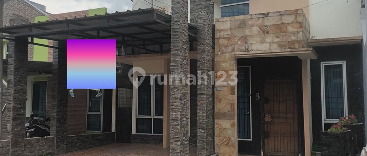 Rumah 1,5 Lantai Komplek Rafflesia Aman ******** Sako 1