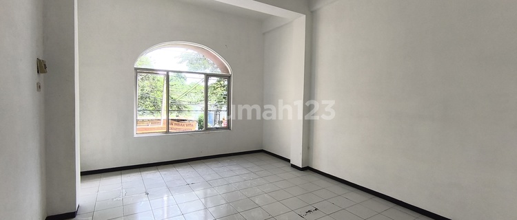 Affordable 3-Story Ready-to-Use Shop House Near Manahan, Strategic Location. 1