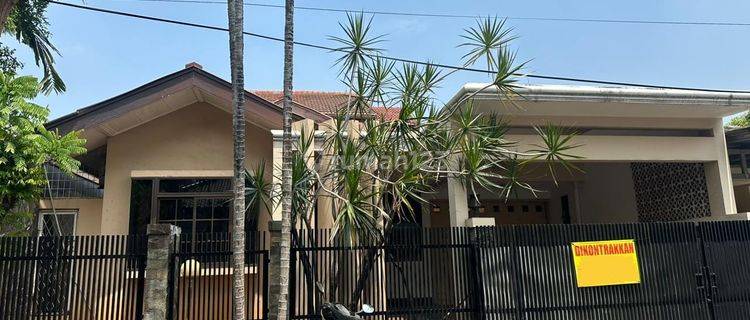 For Rent At Tanjung Barat Modern House Inside Townhouse 1