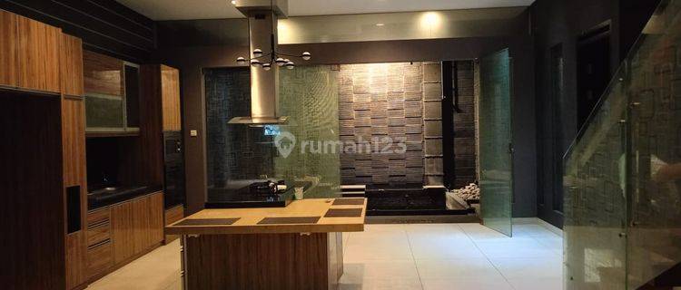 Rumah Lux Nyaman Terawat 2,5 Lantai Siap Huni di Singgasana Bandung