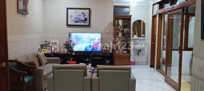 For Sale: House in Singgasana near GBI Mekar Wangi, Bhayangkara Hospital, Toll Road 1