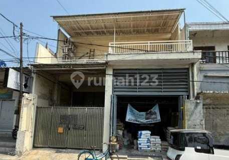 Active Shop & Boarding House with 21 Rooms on Strategic Raya Semolowaru 1