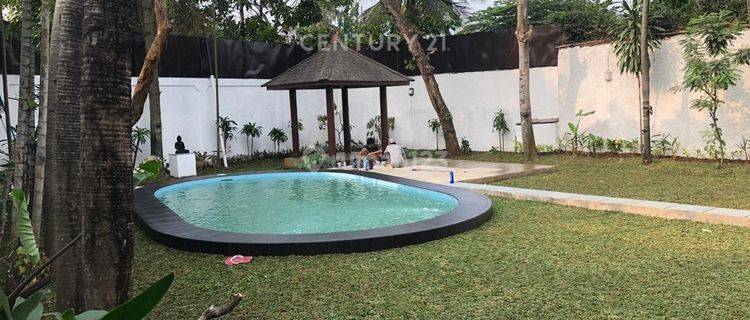 Disewakan Rumah Furnished Halaman Luas Di Kemang Jaksel AY16218 1