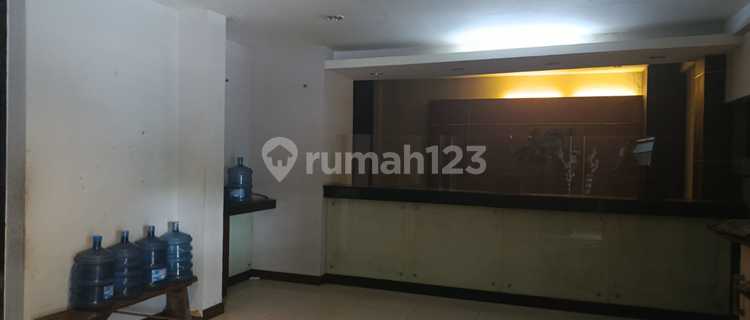 2-Story Hook Row House on Boulevard Raya, Kelapa Gading 1