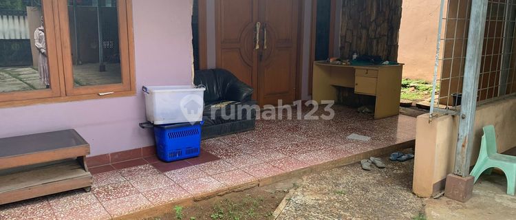 House Behind Central Park Mall Strategic 1